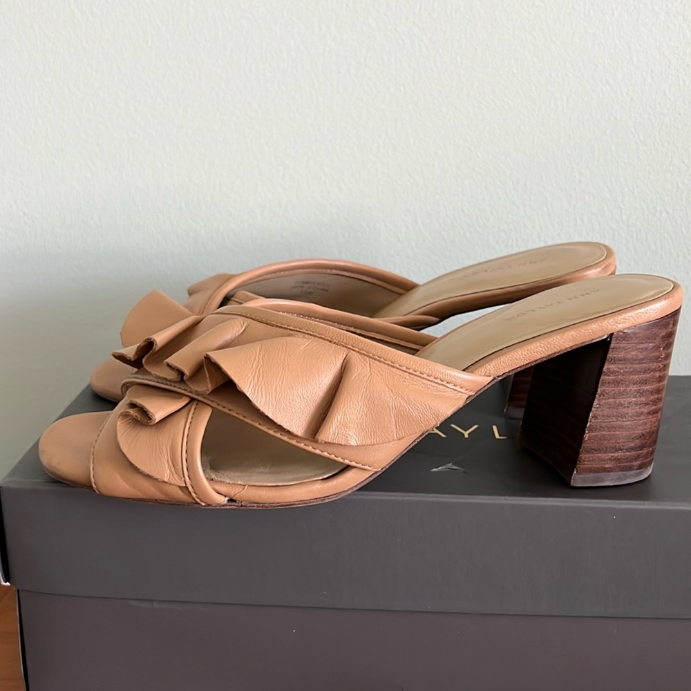 Ann Taylor Camel Leather Ruffle Block Heel Slides Size 7.5